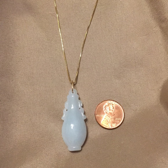 Vintage Jadeite Vase Pendant With 16” 14k Chain - Picture 3 of 5